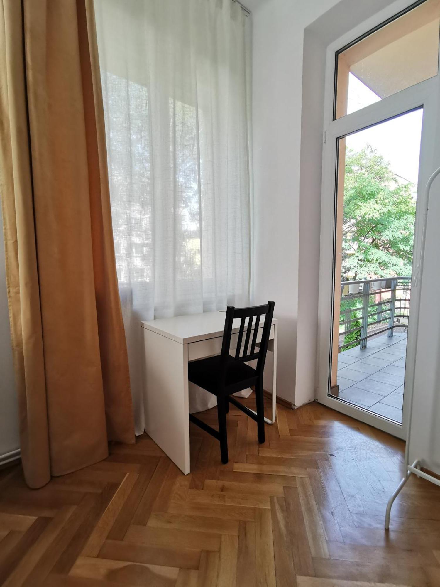 Cozy Spacious Apartment With Balcony 克拉科夫 外观 照片